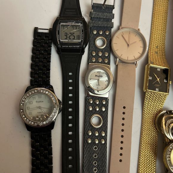 Assorted Watches Used Not Working For Parts Or Pieces lot 172 - Picture 2 of 9